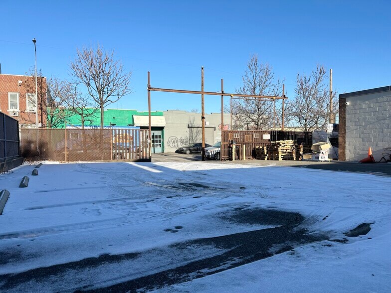 More Photos Of 2910 20th Ave, Astoria Warehouse For Lease