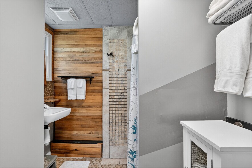 More Photos Of 178 S Caldwell St, Brevard Specialty For Sale