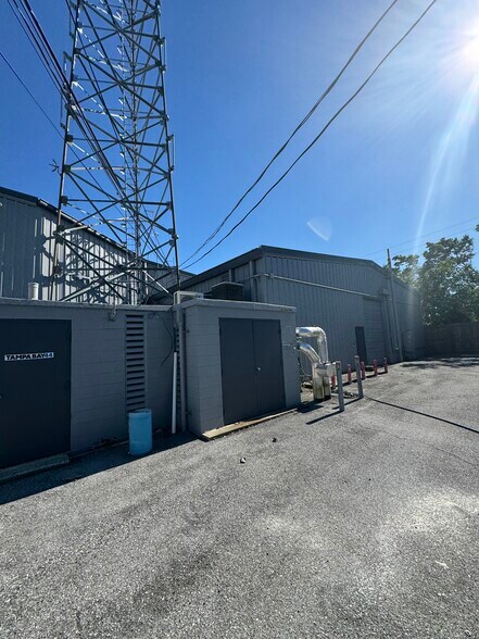 More Photos Of 365 105th Ter NE, Saint Petersburg Specialty For Lease