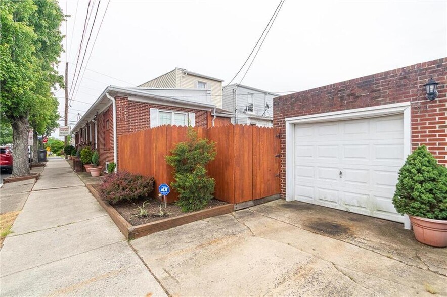 More Photos Of 202 S 17th St, Allentown Storefront Retail Residential For Sale