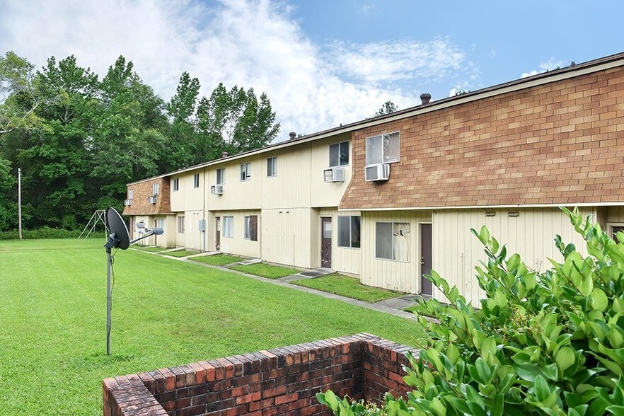 More Photos Of 901 Corona Dr, Orangeburg Apartments For Sale