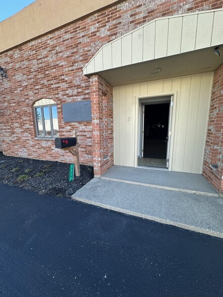 More Photos Of 3300-3312 Encrete Ln, Dayton Light Manufacturing For Lease