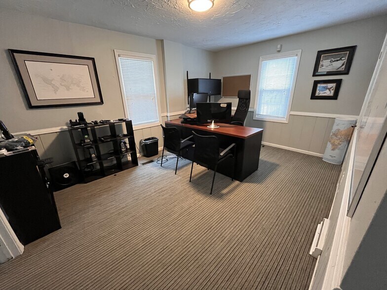 More Photos Of 1265 Ridge Rd, Hinckley Office For Sale