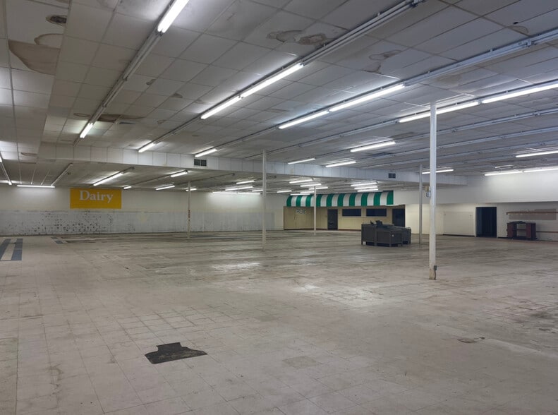More Photos Of 530 Nash st, Spring Hope General Retail For Lease