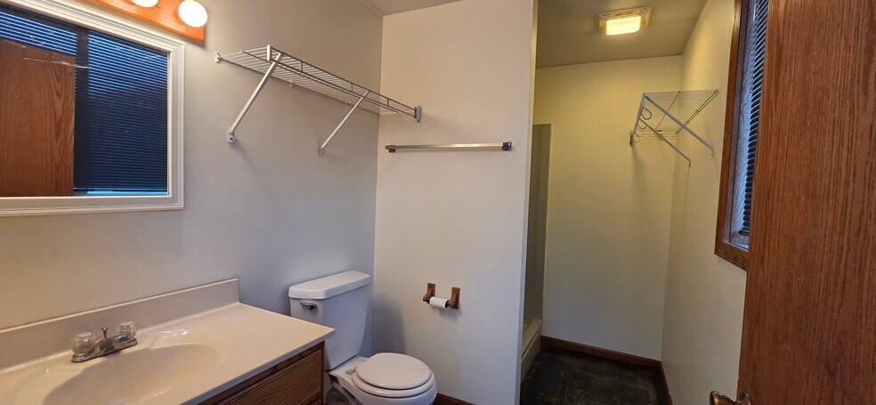 More Photos Of 121 Myrtle Ave S, Annandale Industrial For Sale