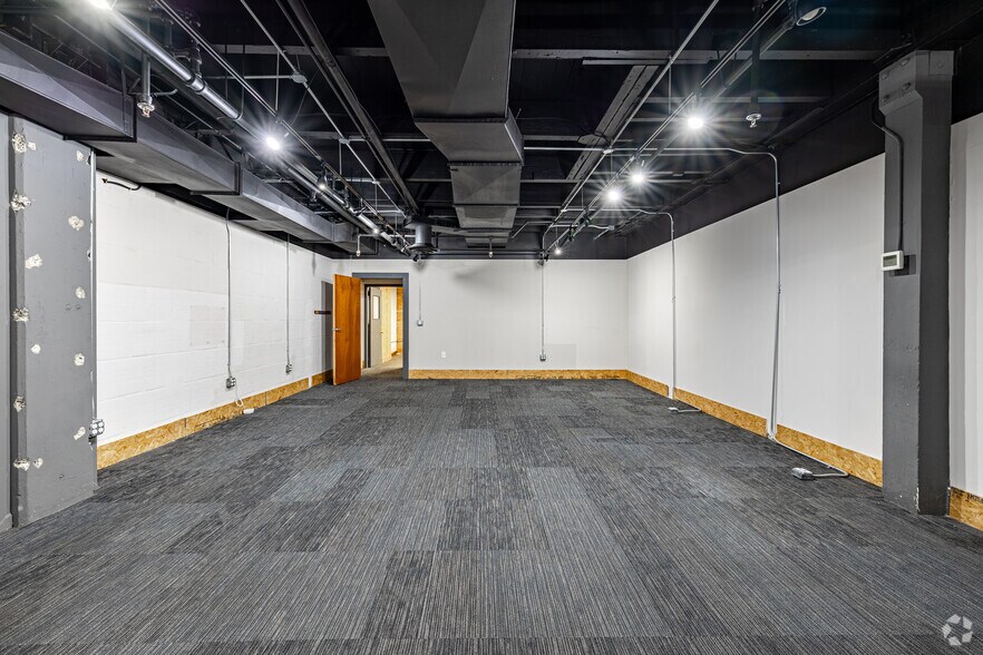 More Photos Of 1 Passaic St, Wood-Ridge Warehouse For Lease
