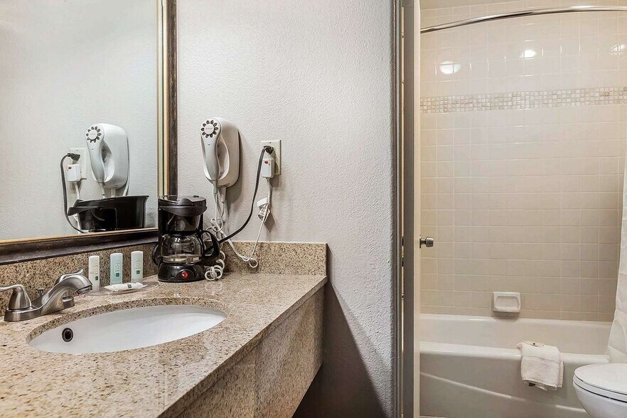 More Photos Of 3135 Old Hwy 395, Fallbrook Hotel For Sale