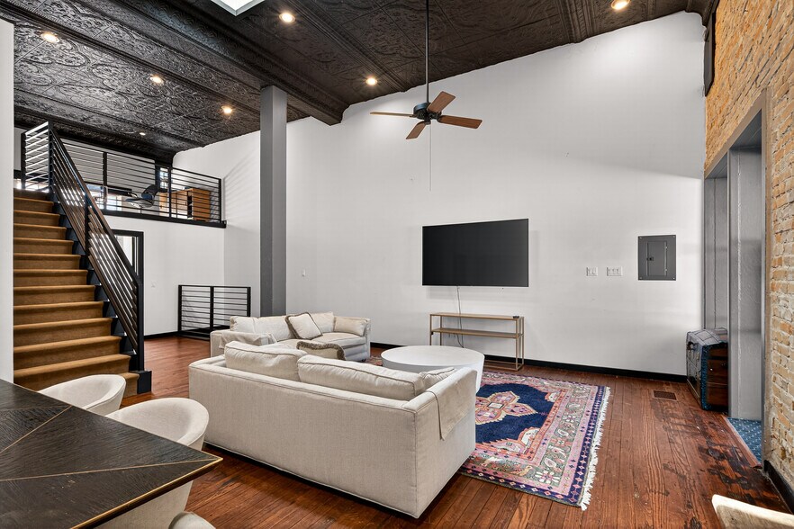 More Photos Of 614 High St, Comfort Storefront Retail Residential For Sale