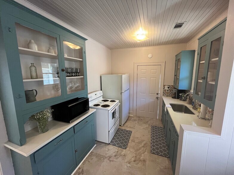 More Photos Of 605-607 W 9th St, Austin Office Residential For Lease