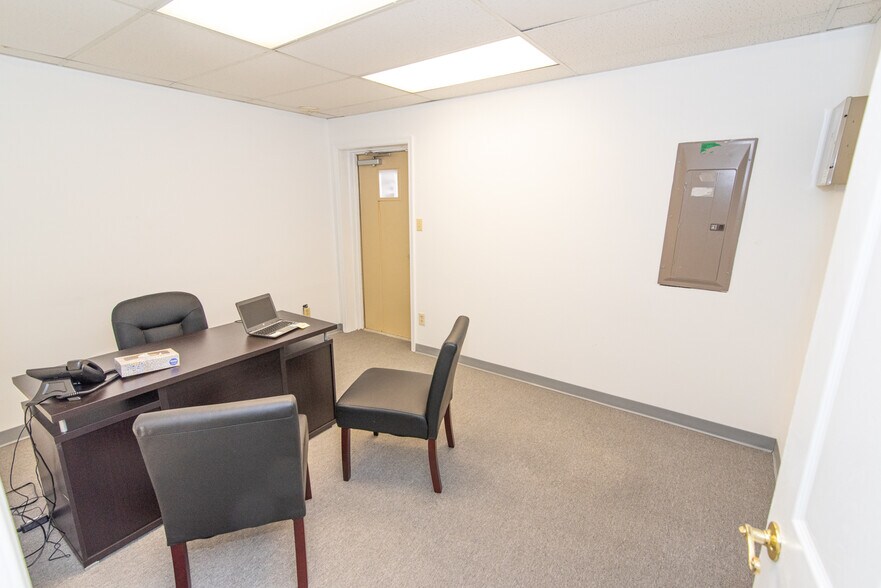 More Photos Of 19 W Bel Air Ave, Aberdeen Storefront For Lease