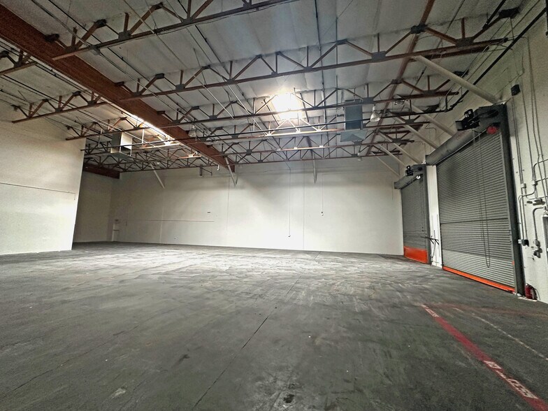More Photos Of 955 Grier Dr, Las Vegas Light Distribution For Lease