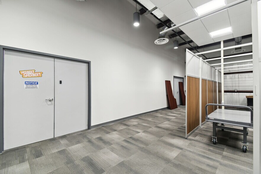 More Photos Of 924 Hale Ave, Brooksville Office For Sale