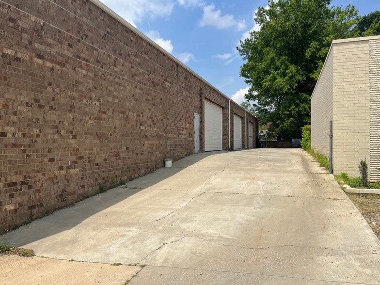 More Photos Of 112 S Walnut Cir, Greensboro Warehouse For Sale