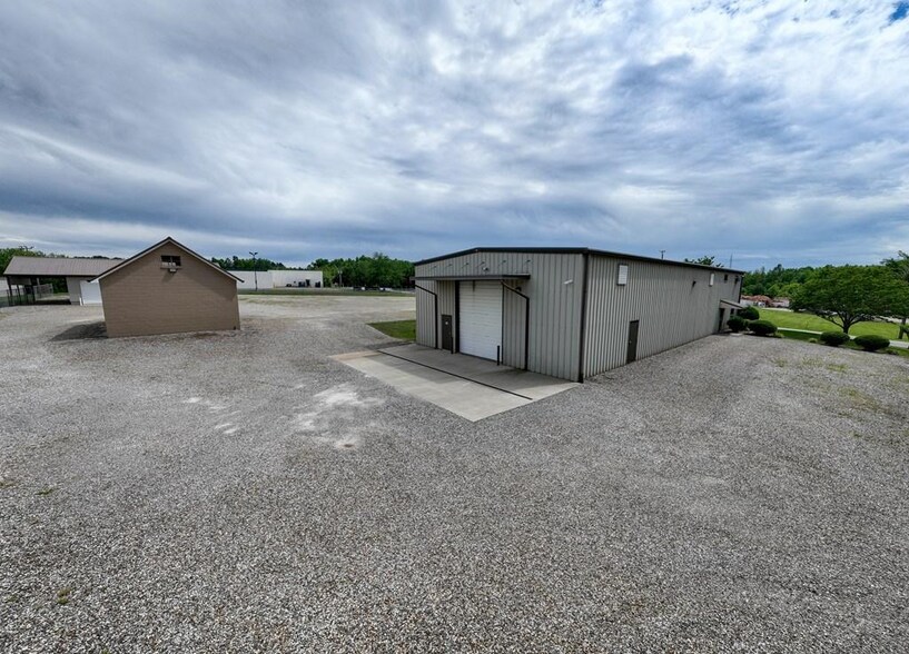 More Photos Of 471 Osborne St, Keysville Warehouse For Sale