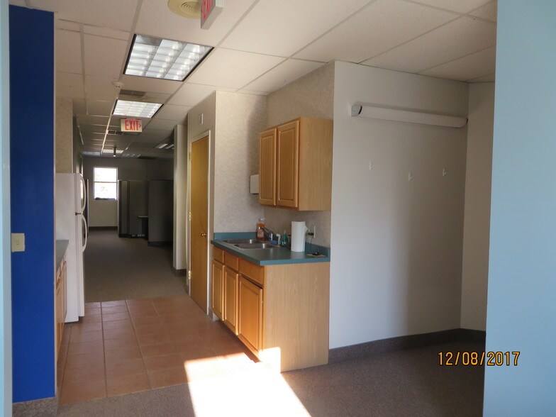 More Photos Of 700 W Metro Park, Rochester Coworking Space