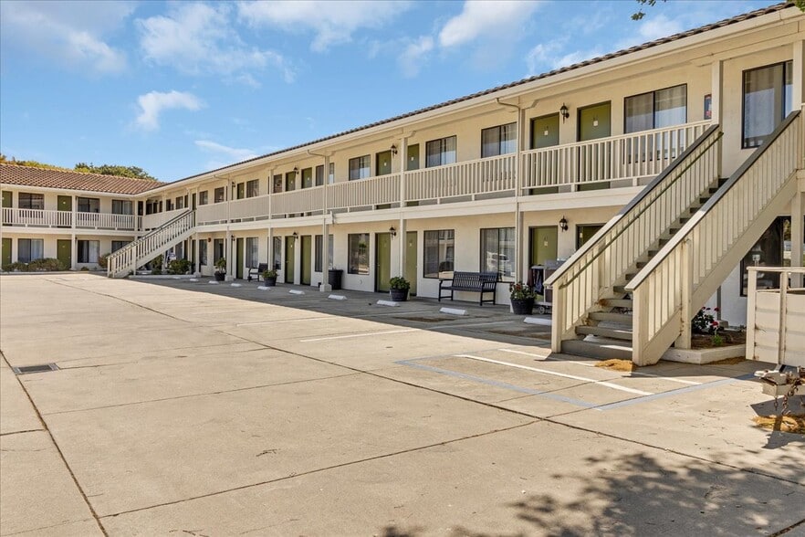 More Photos Of 1013 Front St, Soledad Hotel For Sale