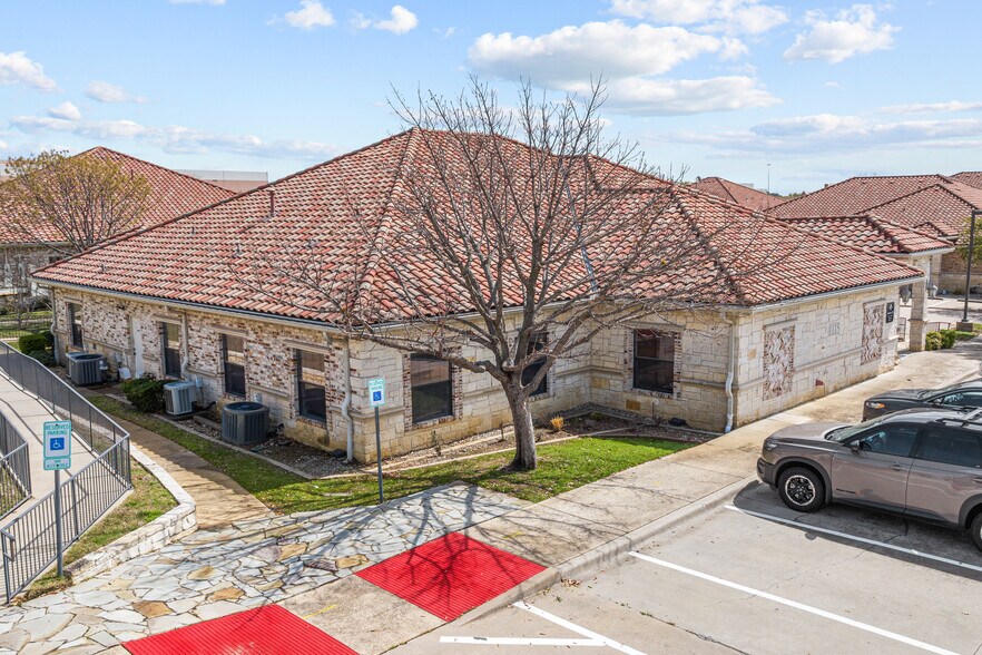 More Photos Of 1115 Kinwest Pky, Irving Medical For Lease