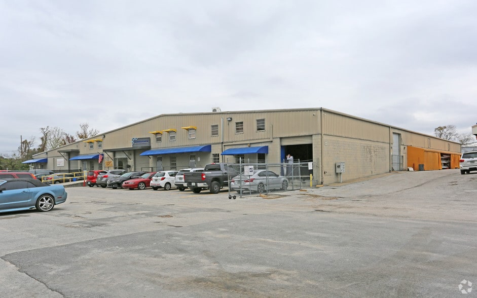 More Photos Of 4249 LB Mcleod Rd, Orlando Manufacturing For Lease