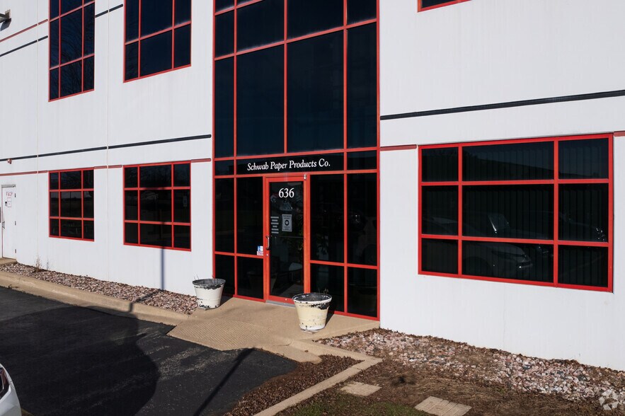 More Photos Of 636 Schwab Cir, Romeoville Manufacturing For Lease