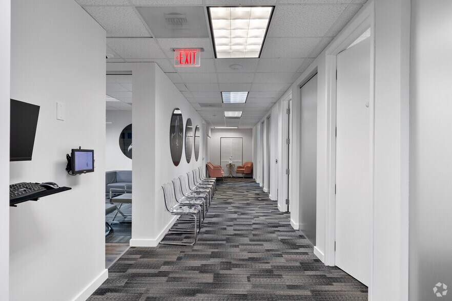 More Photos Of 8700 W Flagler St, Miami Office For Lease