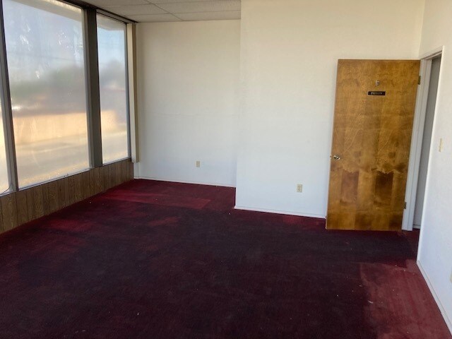 More Photos Of 300 Kentucky St, Bakersfield Manufacturing For Lease