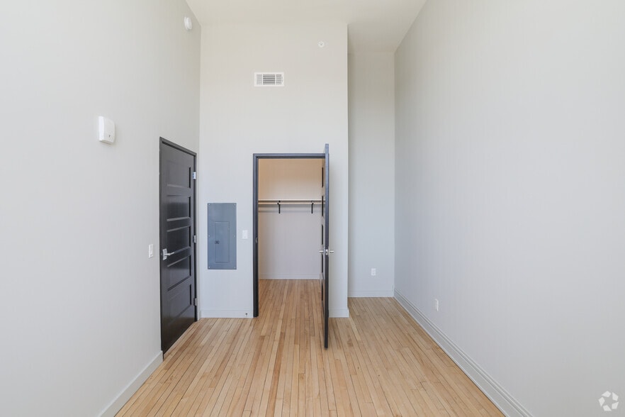 More Photos Of 215 N Webster Ave, Green Bay Apartments For Sale