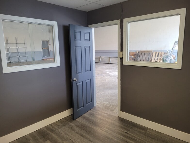 More Photos Of 103 Glenham Ave, Warwick Warehouse For Sale