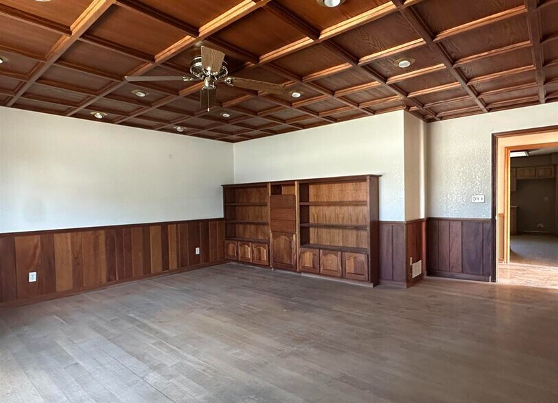 More Photos Of 8727 Arenzville Rd, Beardstown Warehouse For Sale