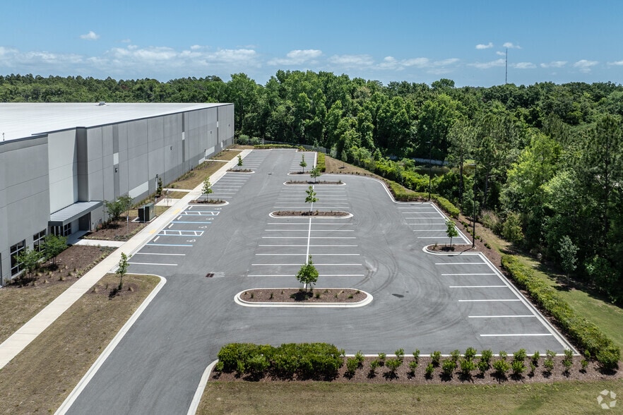 More Photos Of 2983 Faye Rd, Jacksonville Warehouse For Lease