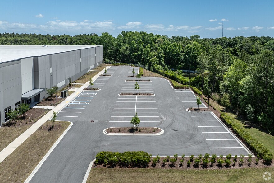 More Photos Of 2983 Faye Rd, Jacksonville Warehouse For Lease