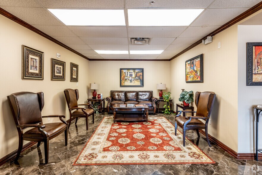 More Photos Of 1312 E 14th St, Plano Office For Lease