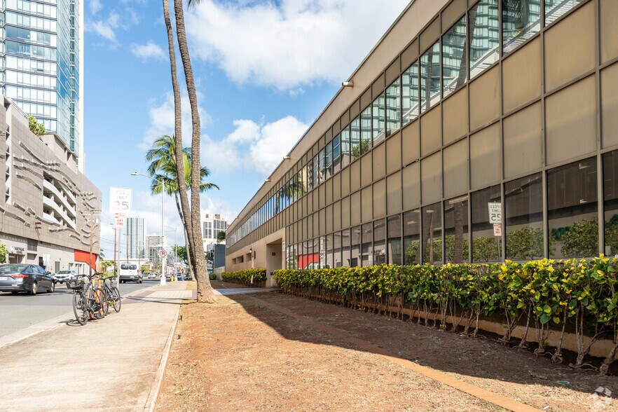 More Photos Of 1050 Queen St, Honolulu Coworking Space