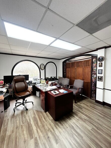 More Photos Of 517 W Colonial Dr, Orlando Office For Lease