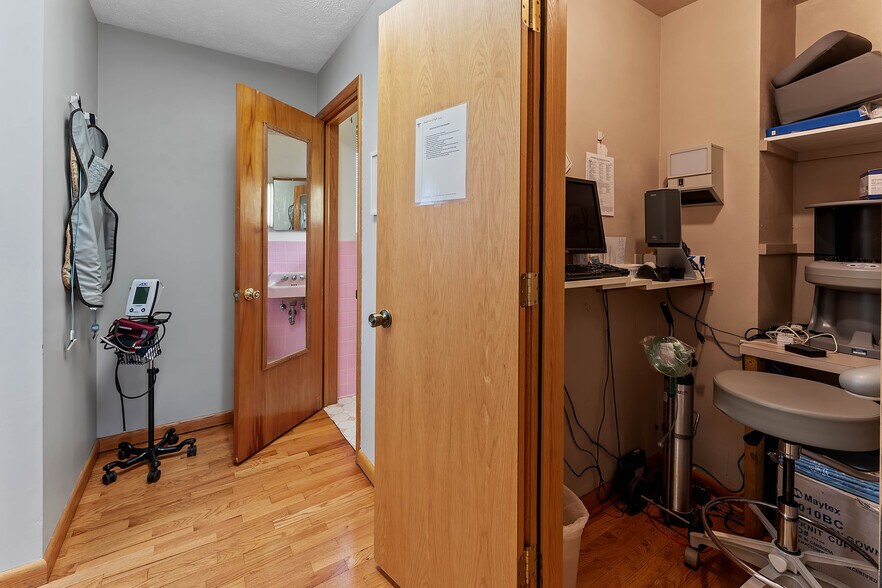 More Photos Of 711 N Pike St, Grafton Office For Sale