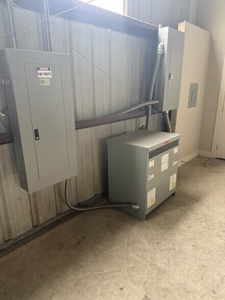 More Photos Of 1025 Ravia Rd, Sulphur Warehouse For Lease