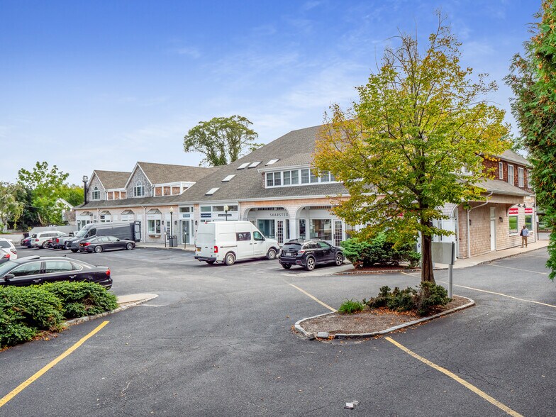 More Photos Of 66 Newtown Ln, East Hampton Storefront Retail Office For Lease