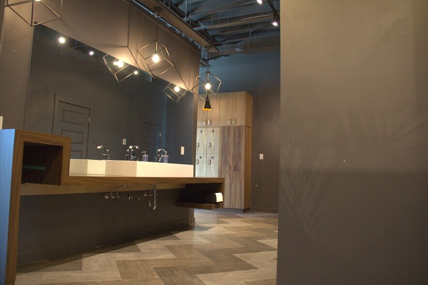 More Photos Of 10939 120th St NW, Edmonton General Retail For Lease