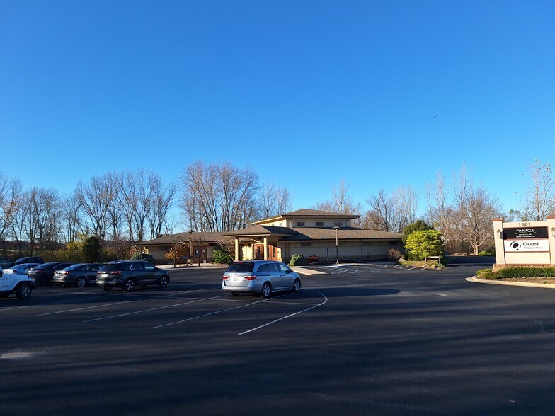 More Photos Of 1601 Lafayette Rd, Crawfordsville Office For Lease