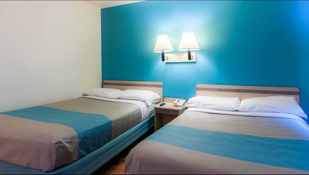 More Photos Of 1860 E Main St, Green River Hotel For Sale