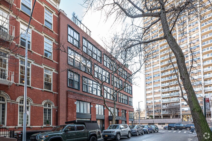 More Photos Of 70 Henry St, Brooklyn Apartments For Lease