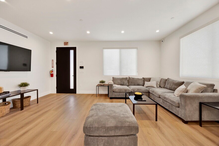 More Photos Of 7410 Denny Ave, Sun Valley Healthcare For Sale