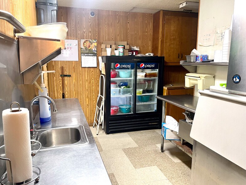 More Photos Of 924 N Main St, Mountain Grove Restaurant For Sale