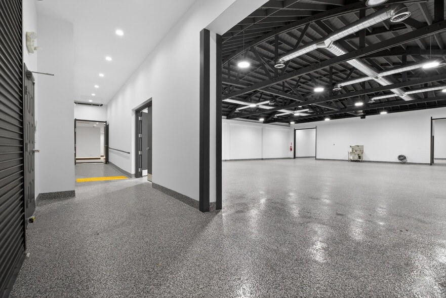 More Photos Of 703 S Main St, Burbank Showroom For Sale
