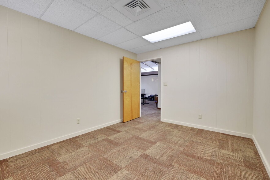 More Photos Of 6601-6535 Chester Ave, Jacksonville Continuing Care Retirement Community For Lease