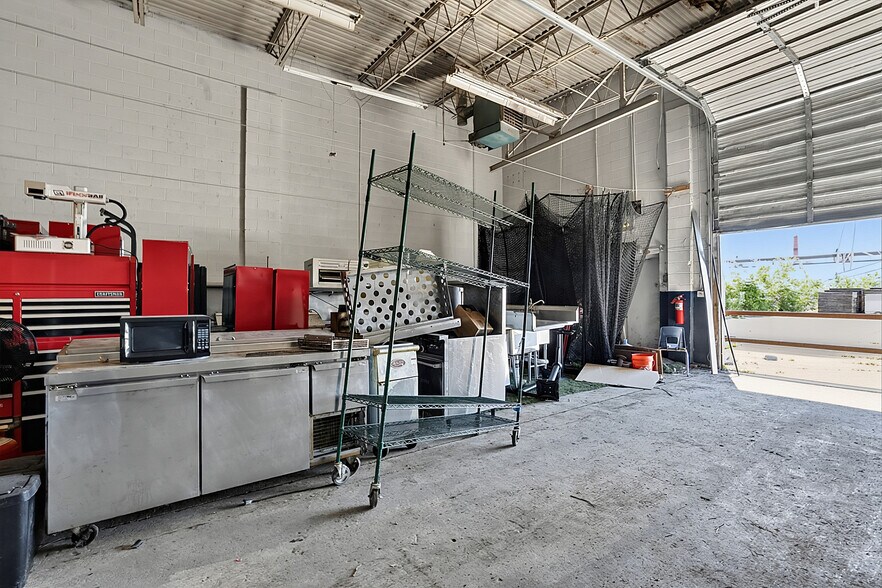 More Photos Of 12925 Auburn St, Detroit Warehouse For Sale