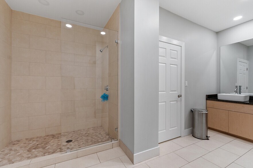 More Photos Of 260-276 Lynnway, Lynn Manufacturing For Sale