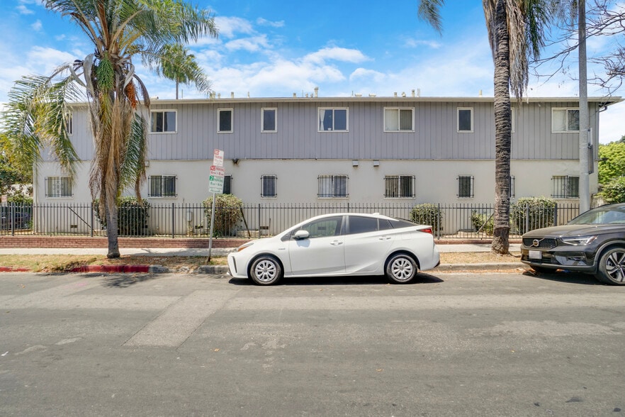 More Photos Of 6705 De Longpre Ave, Los Angeles Apartments For Sale