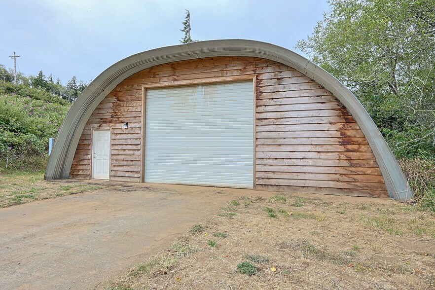 More Photos Of 92240 N Bank Ln, Coquille Warehouse For Lease