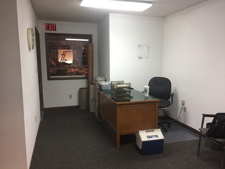 More Photos Of 28 S Main St, Voorheesville Warehouse For Lease