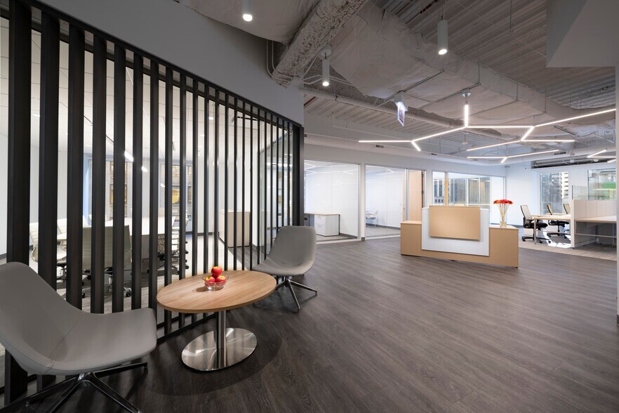 More Photos Of 225 W Washington St, Chicago Office For Lease